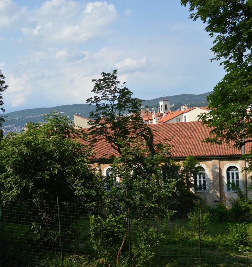 Casa Vacanze All'Angolo Триест Екстериор снимка